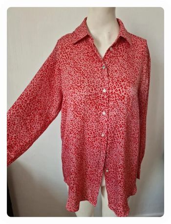 Chemise satinée rose et rouge léopard