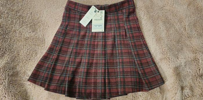 Jupes Zara neuve. Taille 13-14 ans