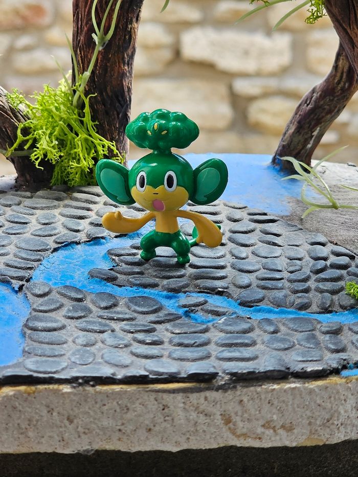 Super figurine Pokemon Nintendo tomy feuillajou