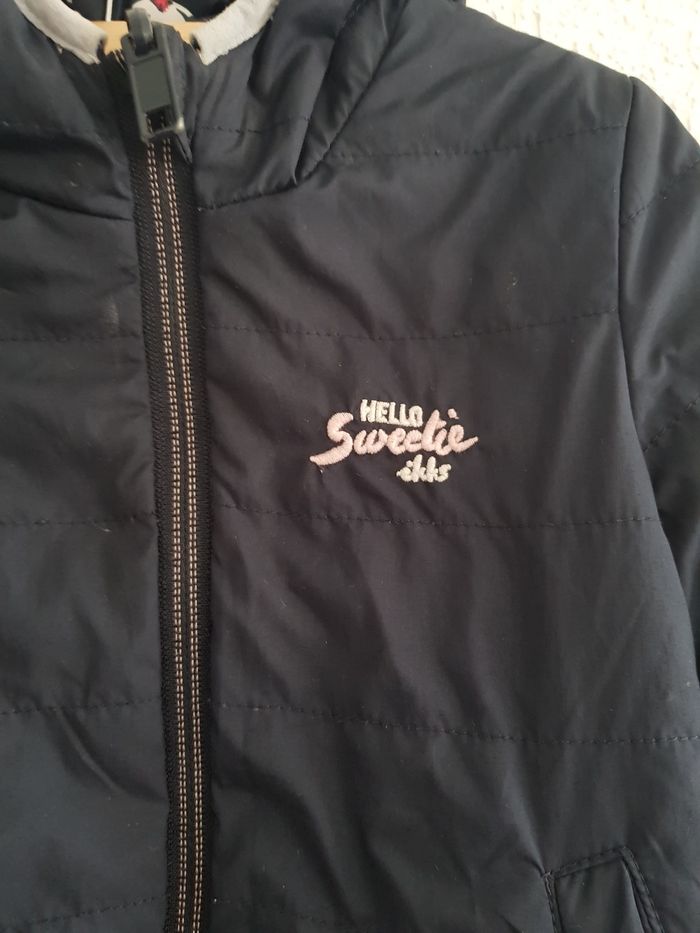 IKKS - Veste / doudoune légère avec capuche - Réversible - Bleu marine ou bleu marine avec fleurs - photo numéro 4