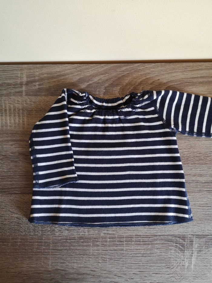T-shirt Petit Bateau ligné bleu marine et blanc 3 mois