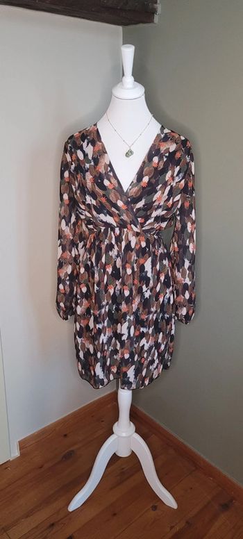 Jolie robe New collection Taille M Parfait état