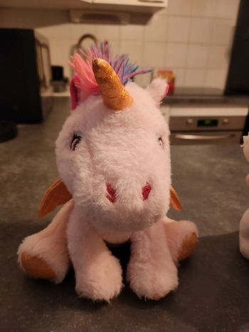 Peluche licorne arc en ciel