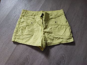 Short jaune