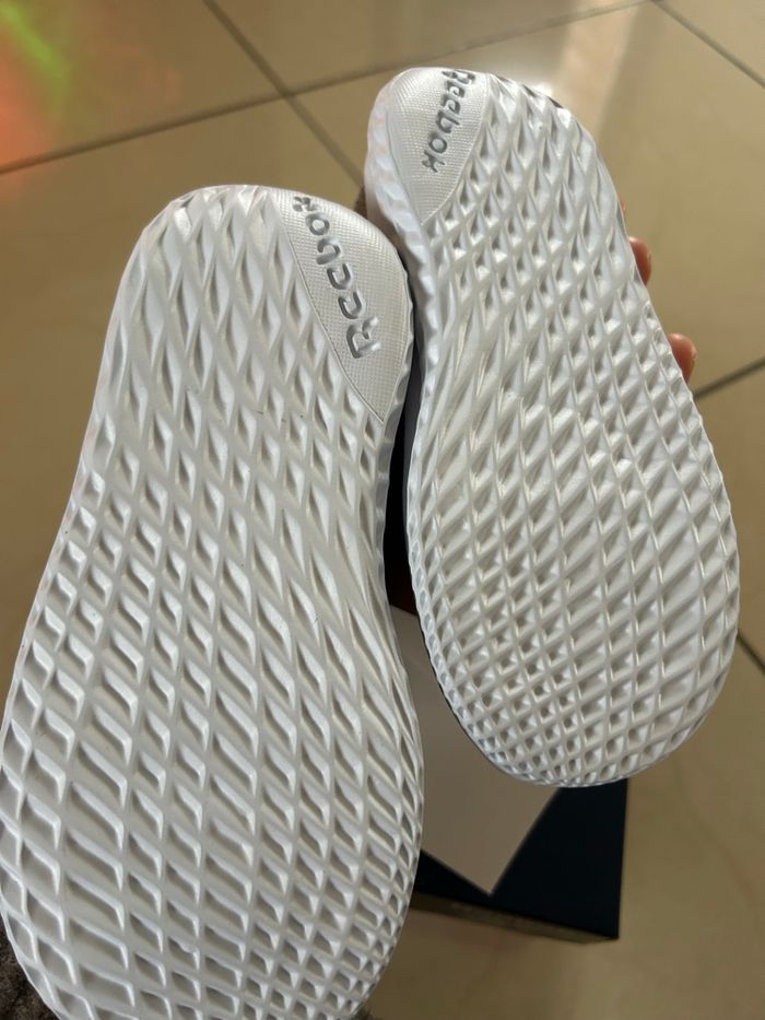 Baskets enfants marque reebok taille 24 - photo numéro 5