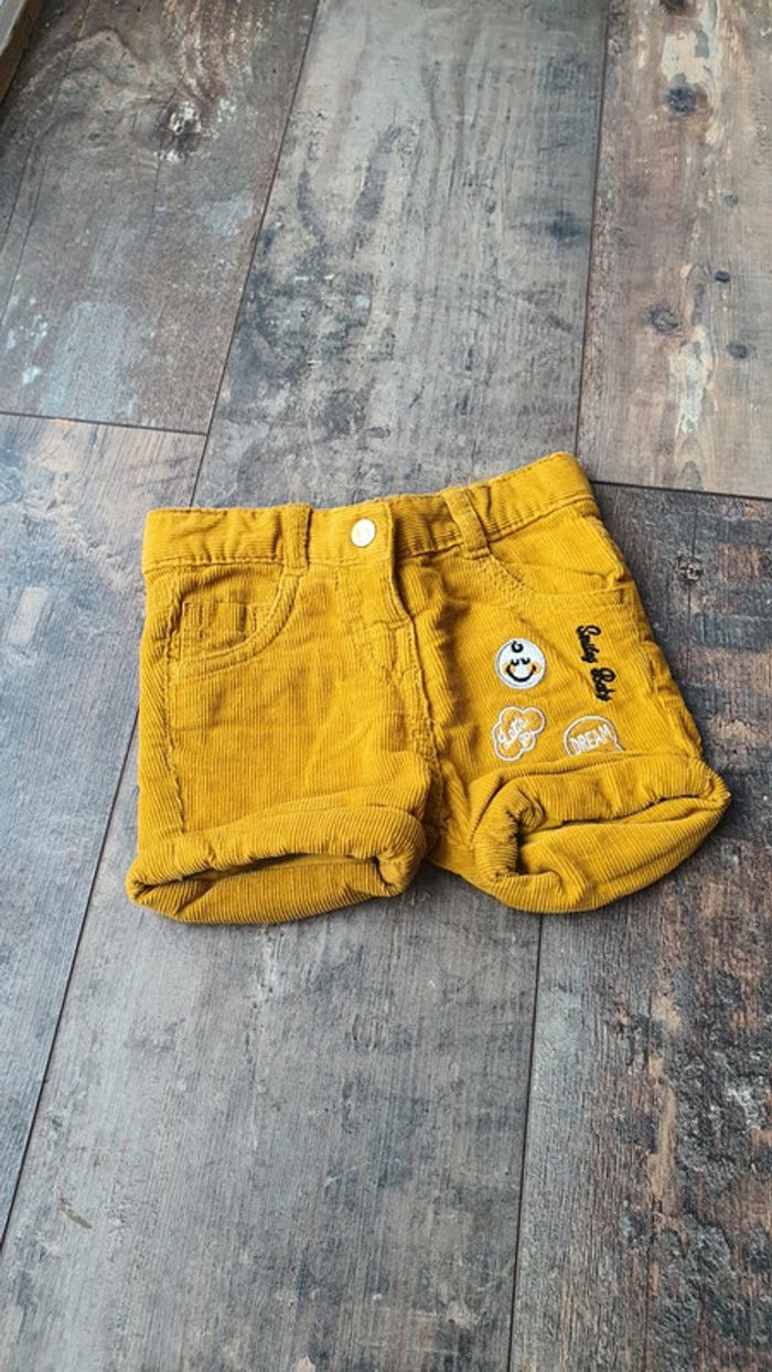 Short smiley 12 mois en très bon état