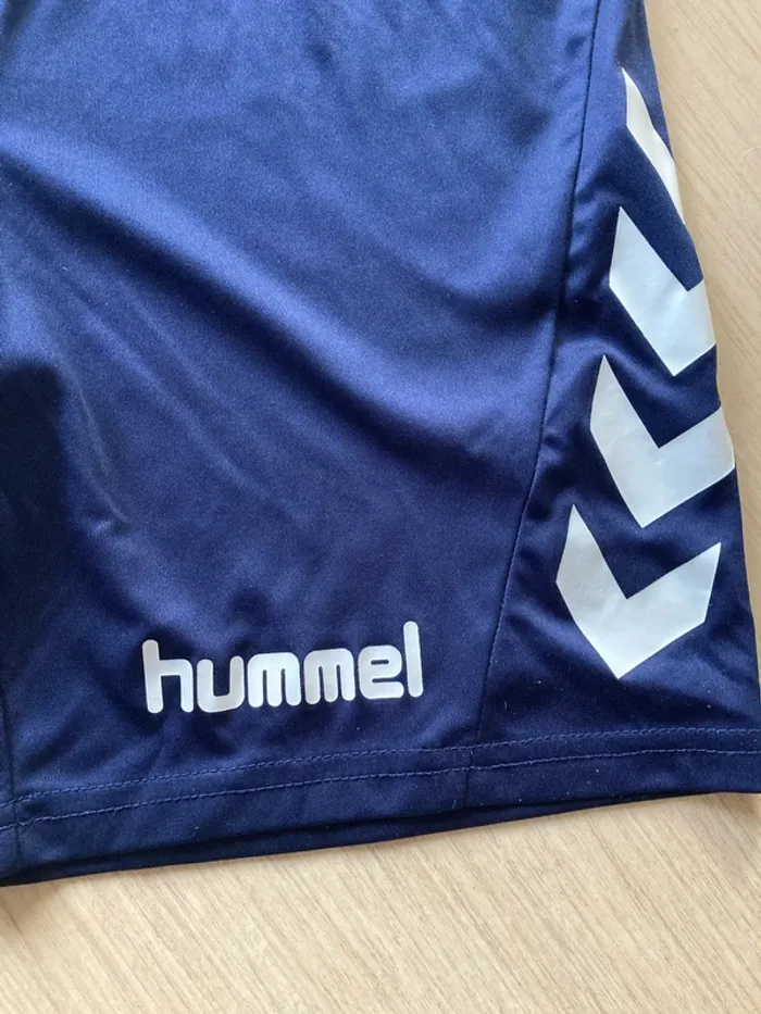 Ensemble short et t-shirt Hummel 16 ans neuf - photo numéro 2