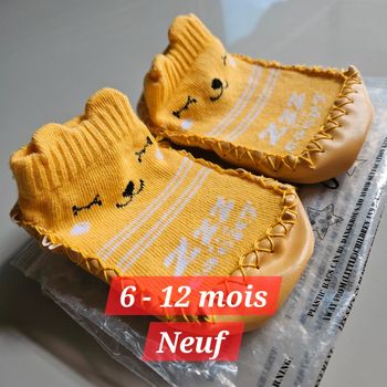 Chaussons chaussettes antiderrapants neufs 1 an