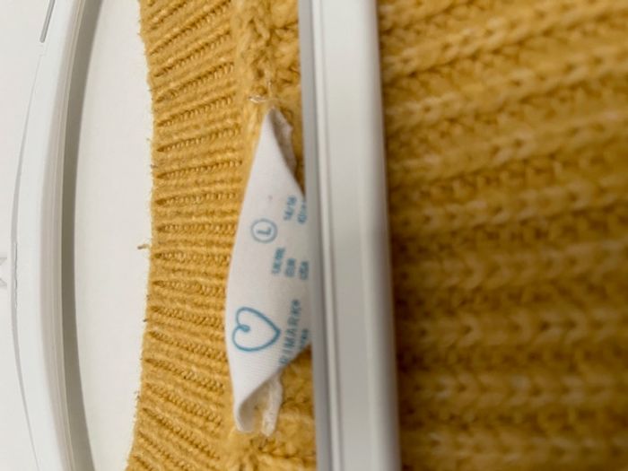 Pull jaune PRIMARK taille L – doux, coloré et tendance, bon état - photo numéro 3