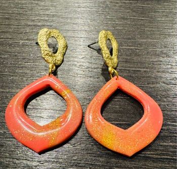 Boucles corail et dorée