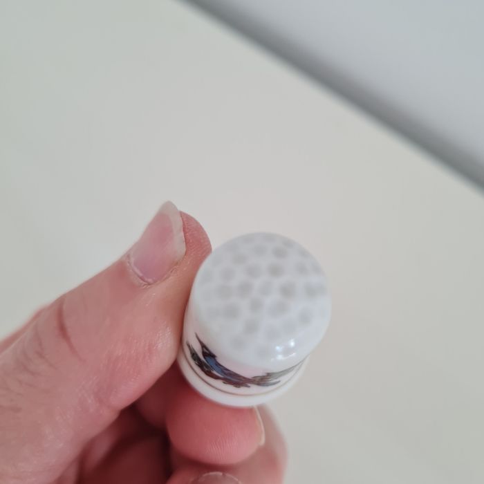 De à coudre en porcelaine - photo numéro 2