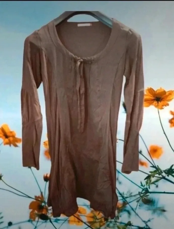 Jolie robe marron manches longues