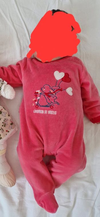 Grenouillère rose cœur 3mois très bon état