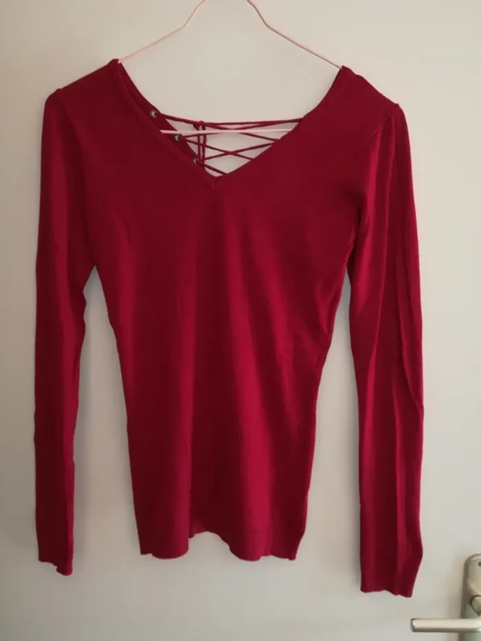 Pull fin à lacets dans le dos, col V, rouge, Women Only taille S, très bon état