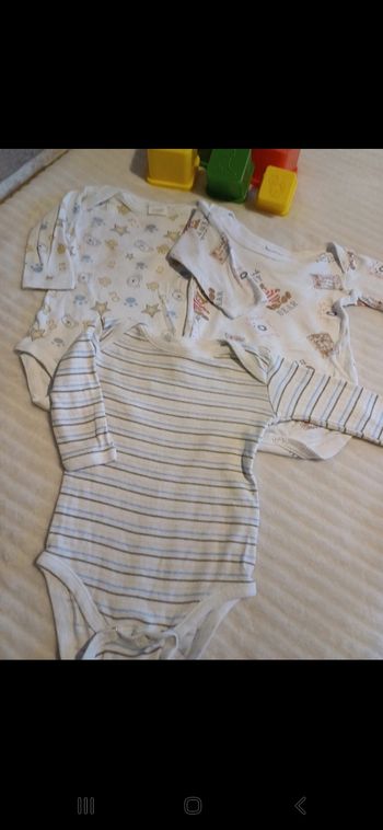 Lot de 3 bodies bébé taille 3 mois