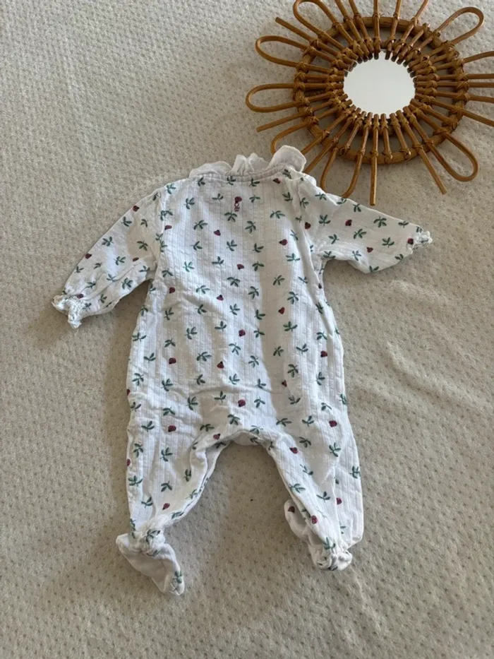 Pyjamas 1 mois - photo numéro 3
