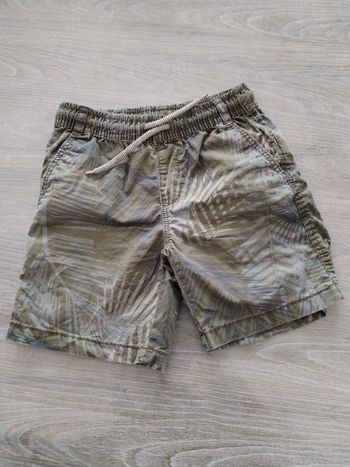 Short vert kaki