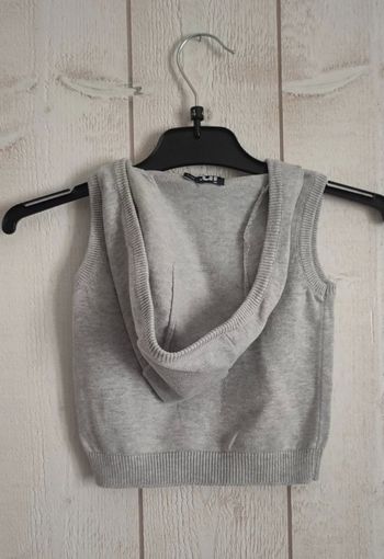 Pull gris col v sans manches avec capuche et poche kangourou in extenso taille 9 mois 74cm
