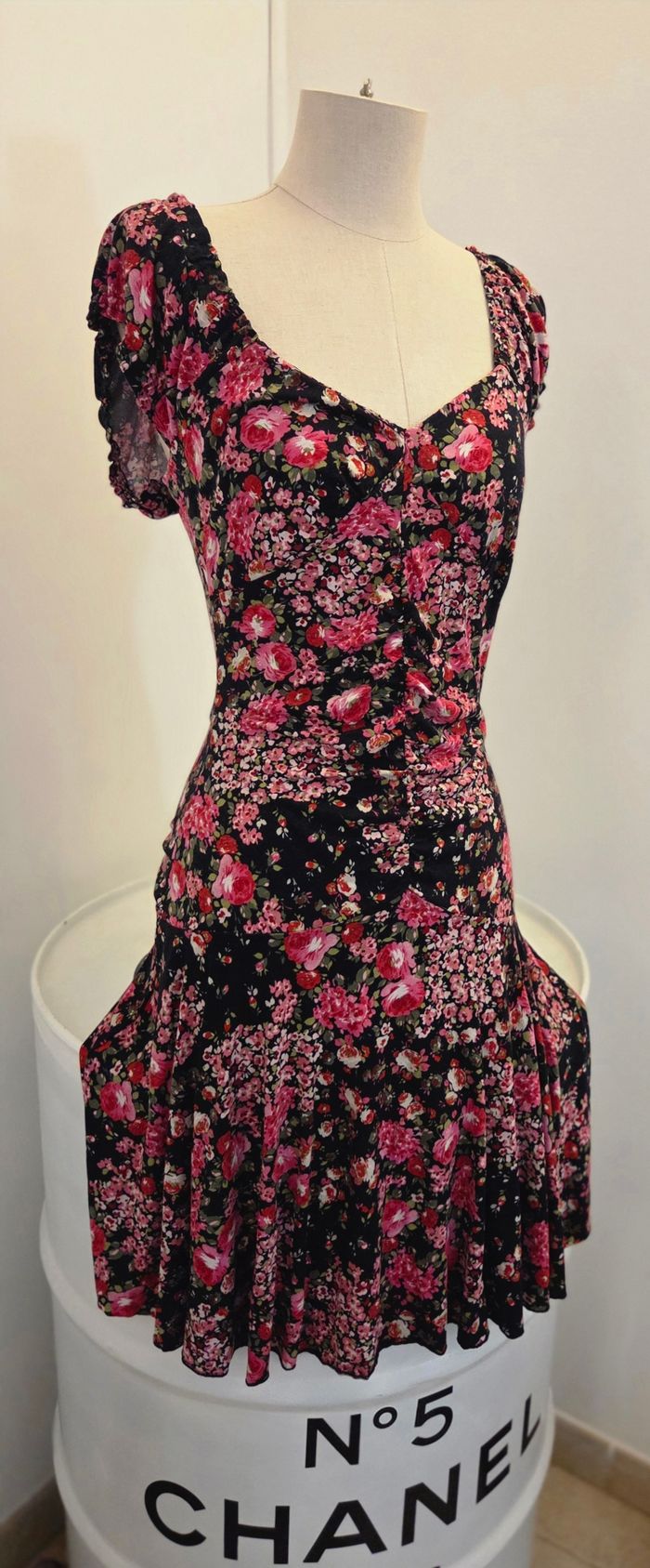 Robe Patrice Bréal Made in France 🌸 – fleurie noire et rose – coupe fluide – excellent état - photo numéro 2