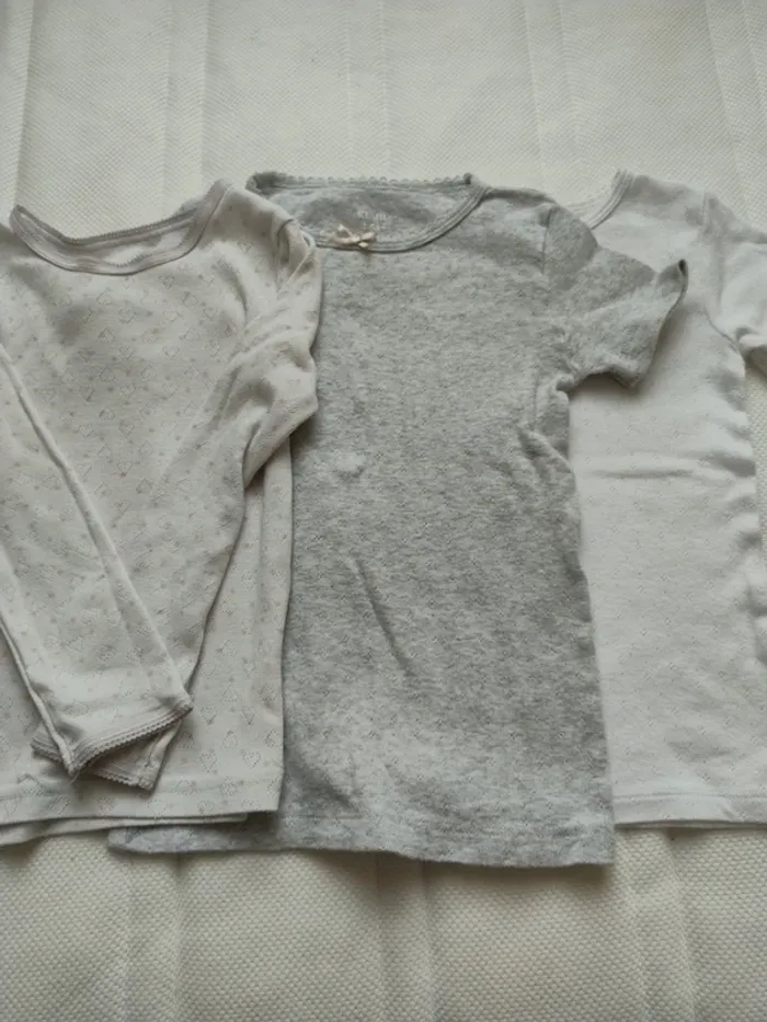 Trois maillots de corps fille