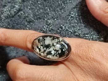 Bague originale pierre multicolore noire dorée Taille 8 Neuve