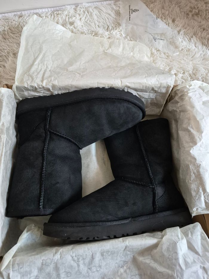 UGG noire - Taille 40 - Neuve - photo numéro 8