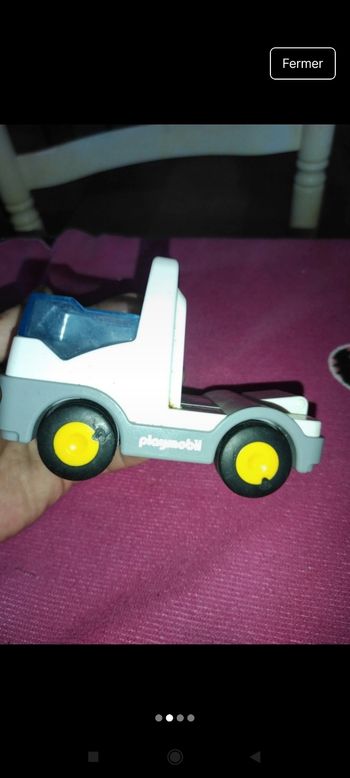 Petite voiture 
Playmobil 
J56