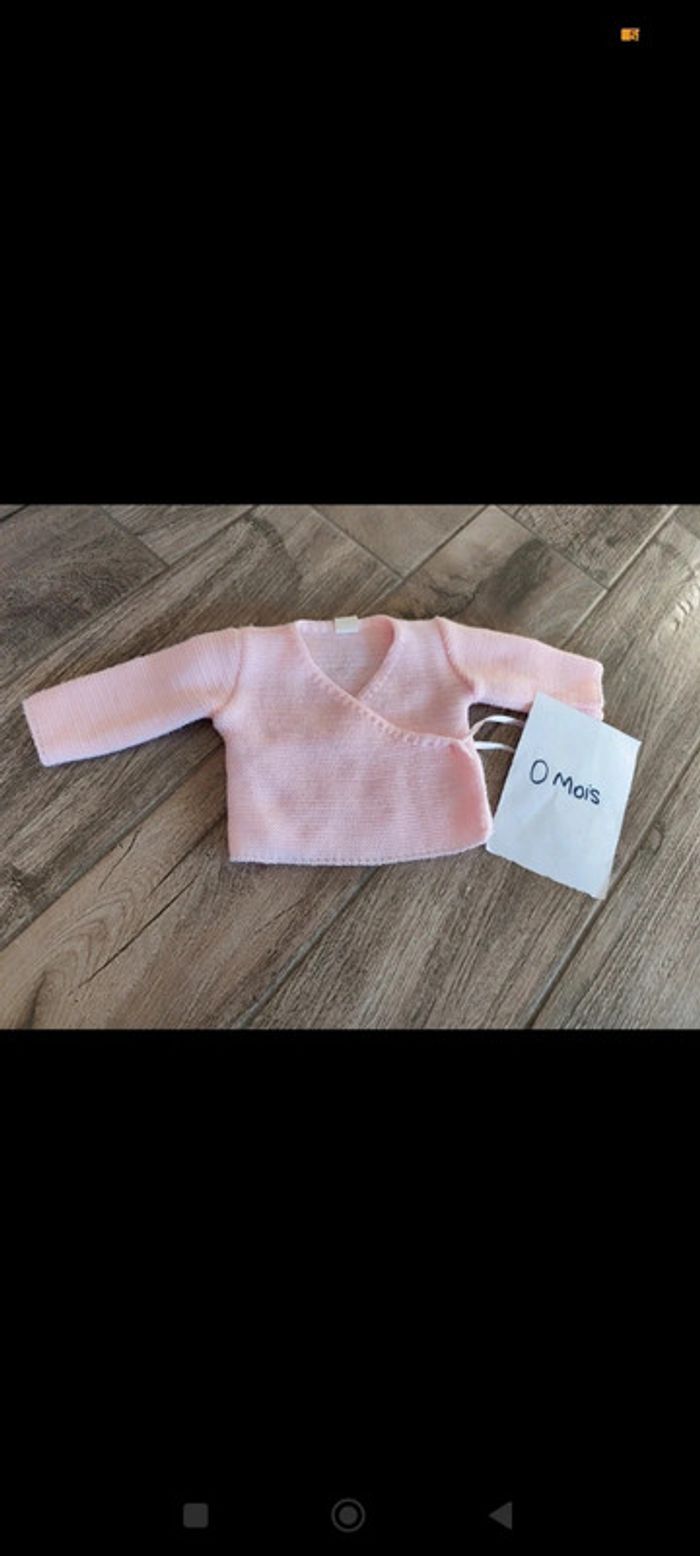 Magnifique lot naissance idéal maternité brassière chaussons pantalon chaussettes 🤟 - photo numéro 2