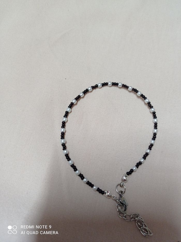 Bracelet perles blanches et noires fait main neuf - photo numéro 2
