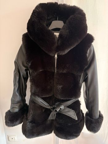Manteau fausse fourrure 