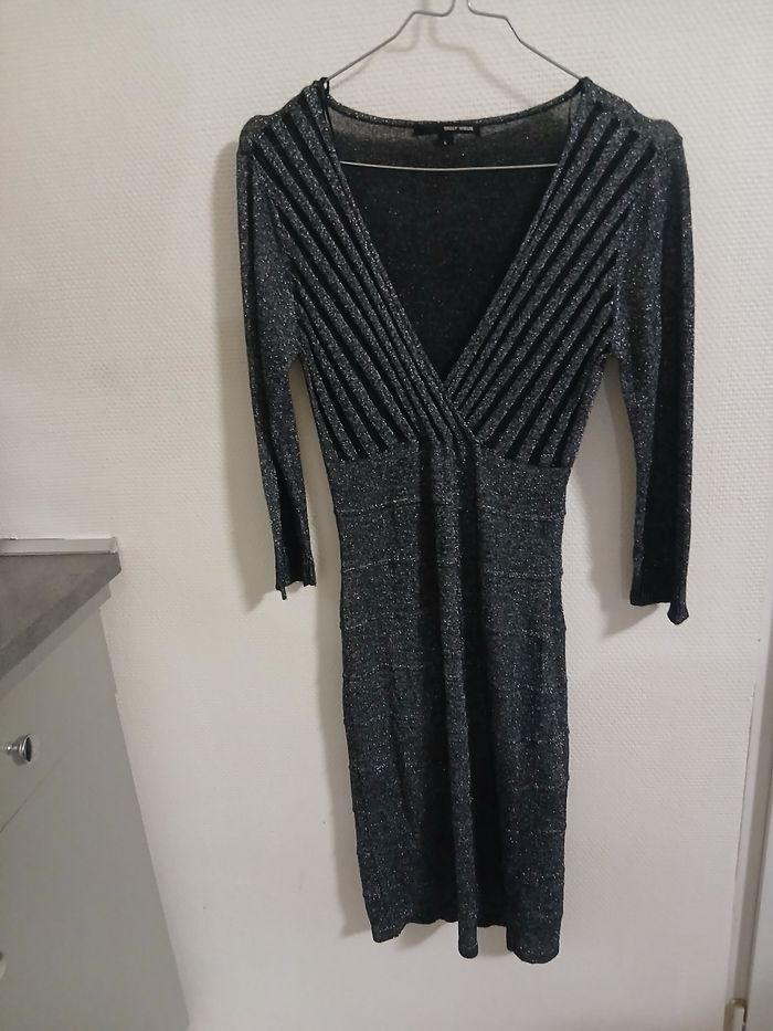Robe femme paillete taille L couleur gris marque tally  weijl tres bonne etat - photo numéro 5