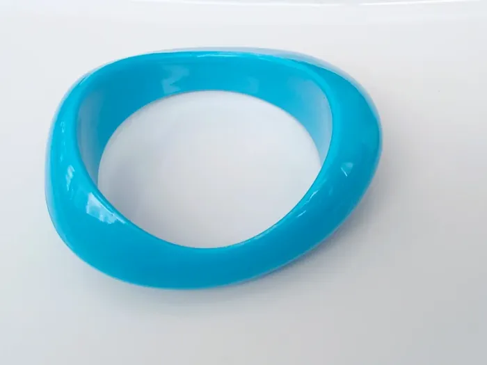 🌀 Bracelet design en acrylique bleu tendance coloré été - photo numéro 3