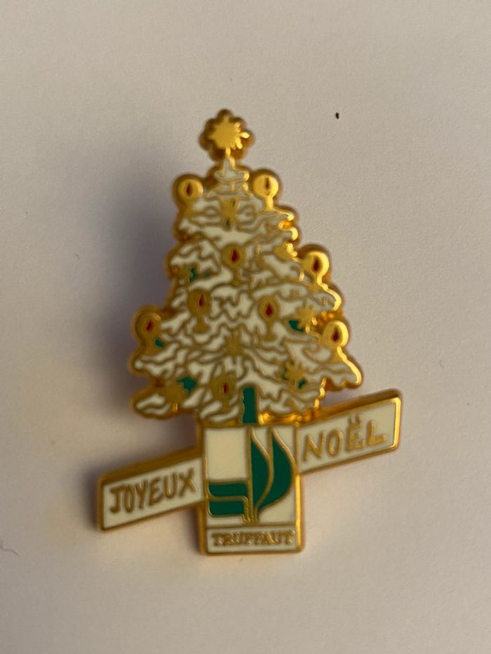 Pins / pin’s Truffaut Tirage limité à 10000 doré a lot fin