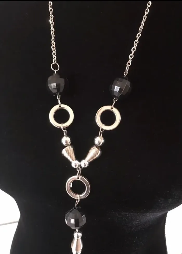 Collier noir et argenté - photo numéro 2