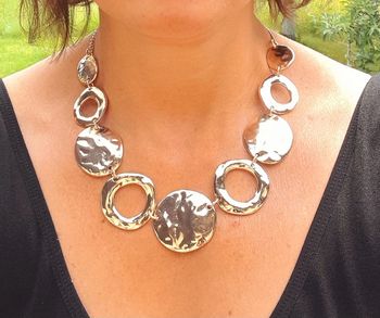 Collier avec plaques en acier inoxydable