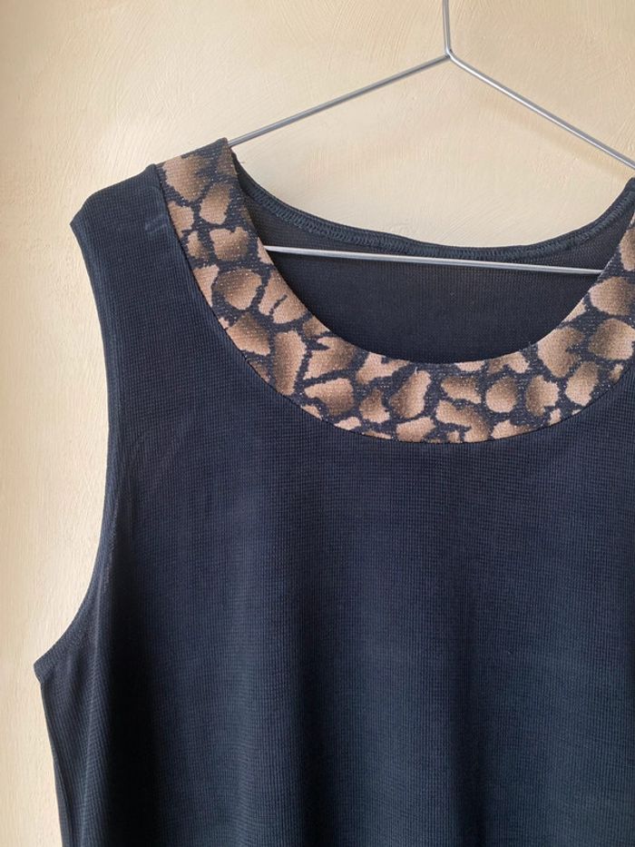 Débardeur noir col fantaisie TU