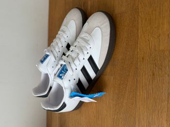 Basket samba Adidas pointure 42 neuve avec étiquette 