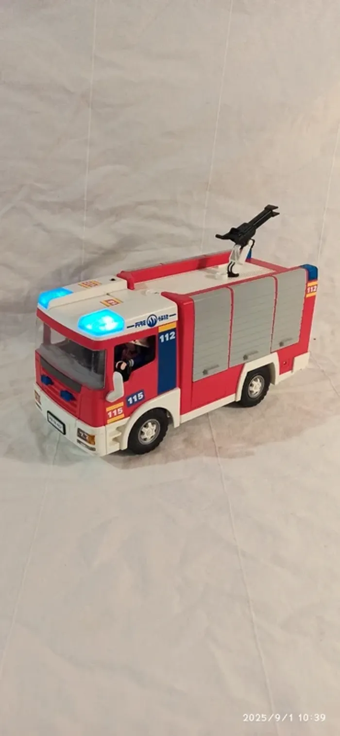 Camion de pompiers lumineux playmobil - photo numéro 2