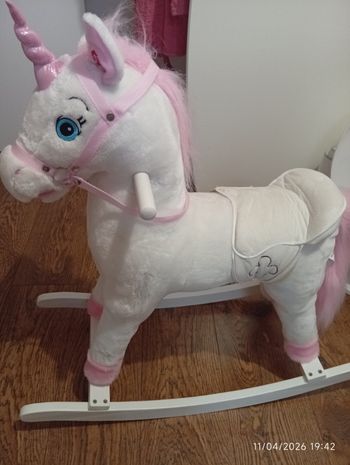 Licorne bascule musicale 