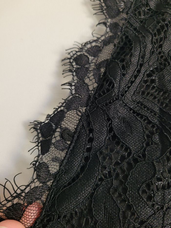 Robe dentelle noire le temps des cerises 34 - photo numéro 7