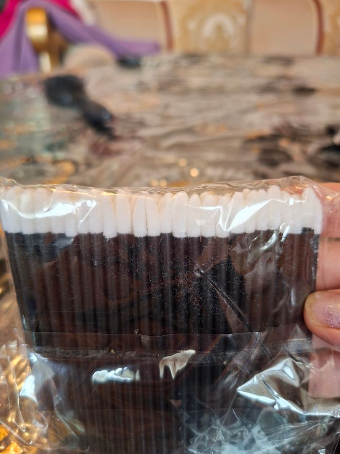 Applicateur de maquillage à pointe éponge jetable  Pinceaux de maquillage pour les lèvres neuf 
prix 1 euro 50 - photo numéro 2