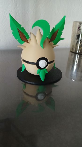 Pokeball Phyllali