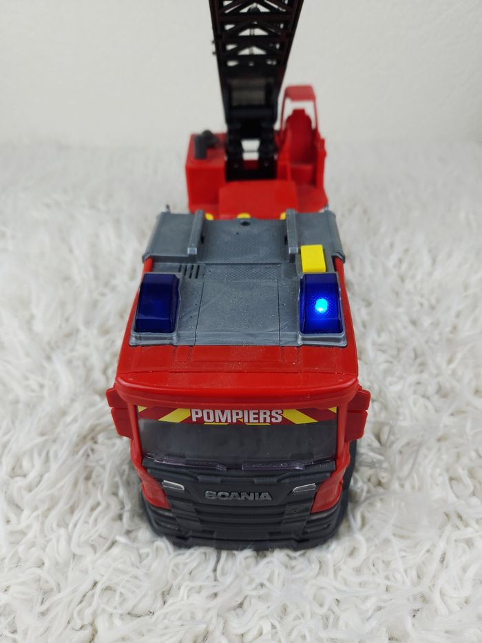 Camion de pompiers avec lanceur d eau Scania marque Dickie Toys 🎅 - photo numéro 8