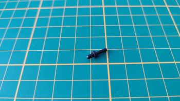 Barrette du couvercle du compartiment moteur 92D Porsche 911 Carrera RS 2.7 1/8 1/8ème Altaya #B37