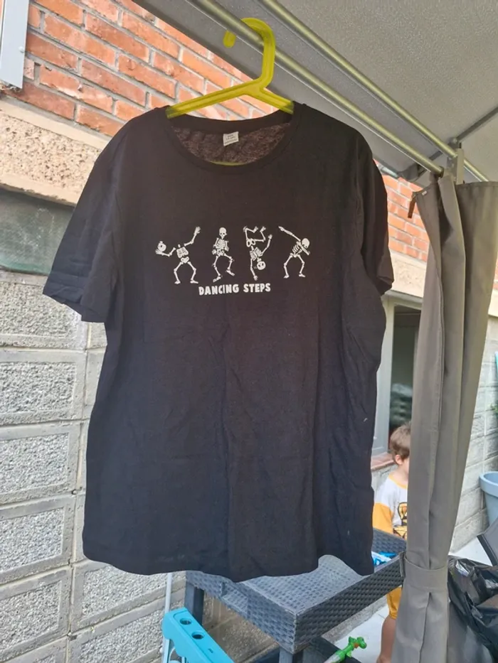 T-shirt noir • Squelettes - photo numéro 4