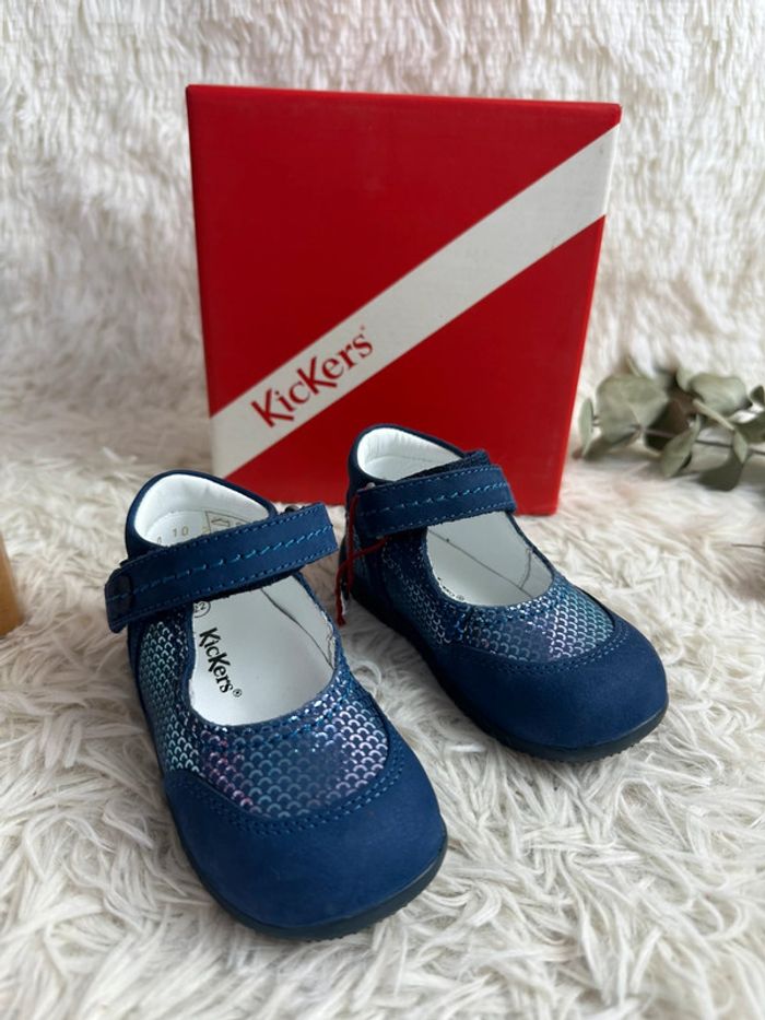 Paire de babies Kickers taille 22 - photo numéro 2