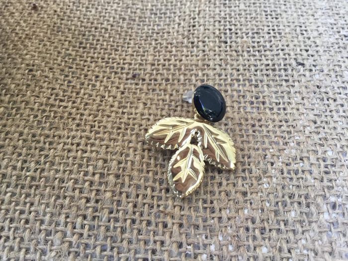 Boucles d’oreilles feuilles Mile Mila acier inoxydable or et résine noire - photo numéro 3