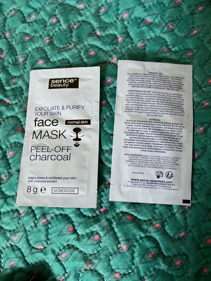 lot de Patchs anti points noirs et 2 masque visage Peel off charbon - photo numéro 5
