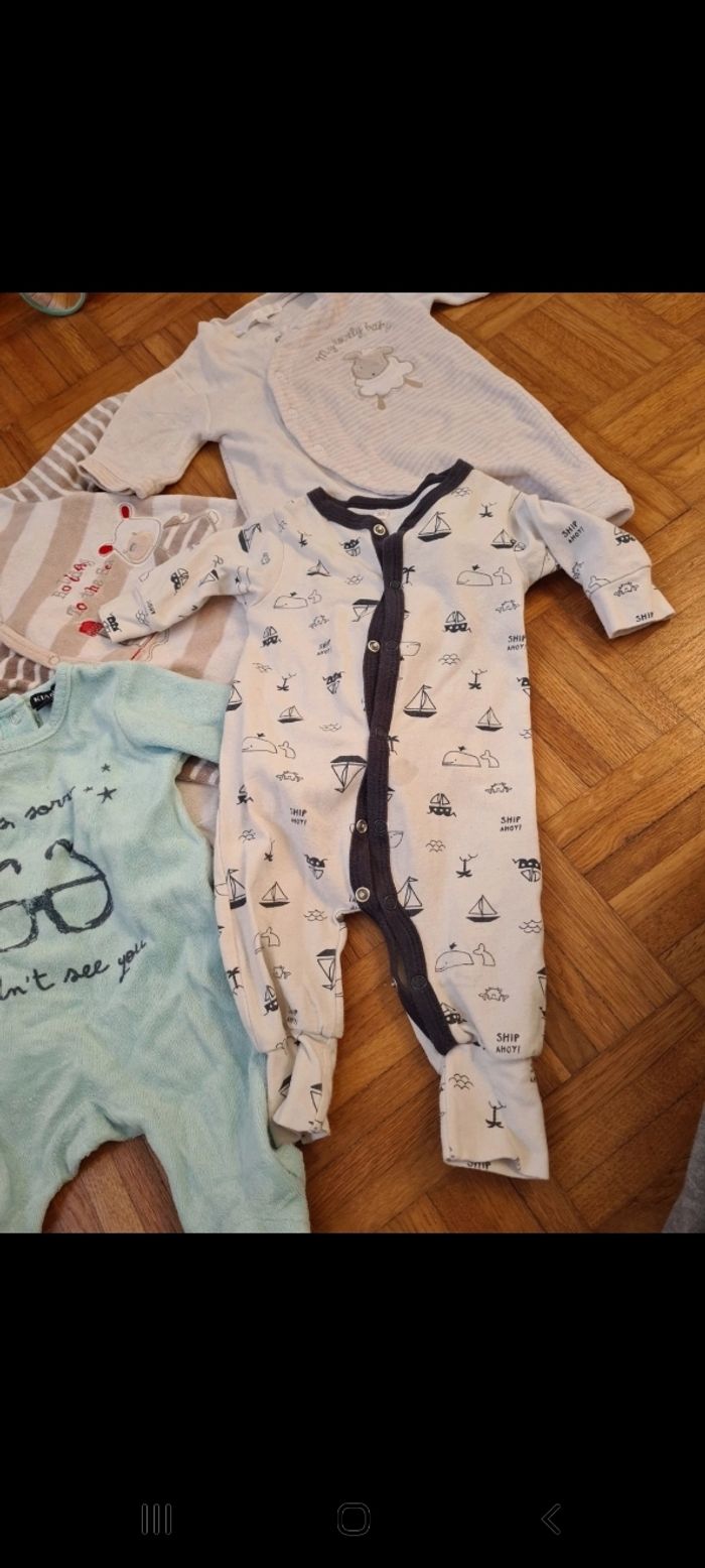 Lot pigamas 1 mois mixte - photo numéro 2