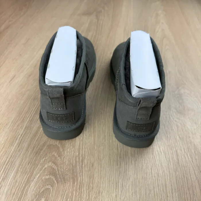 Ugg Classic Ultra Mini Bottes Gris taille 40 - photo numéro 4